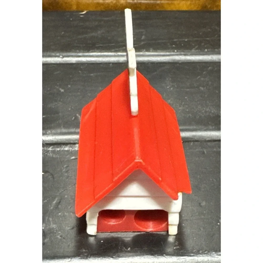 Snoopy Doghouse Pencil Sharpener School Kid's Peanuts Vintage